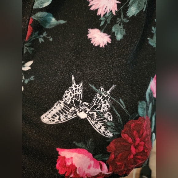 Torrid Super Soft fabric skull/floral tank size 00/Large - Picture 5 of 7